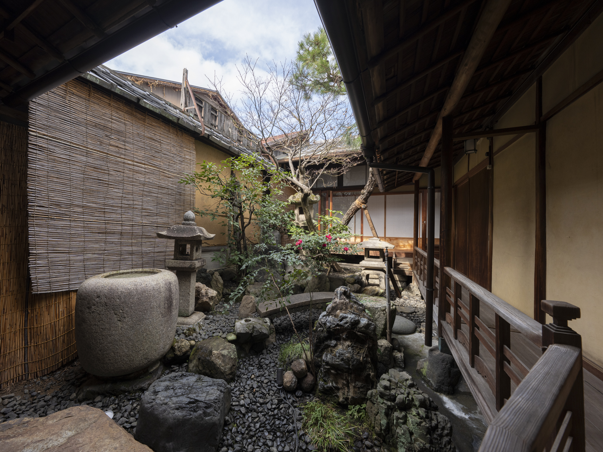 事務所所在建物の庭園